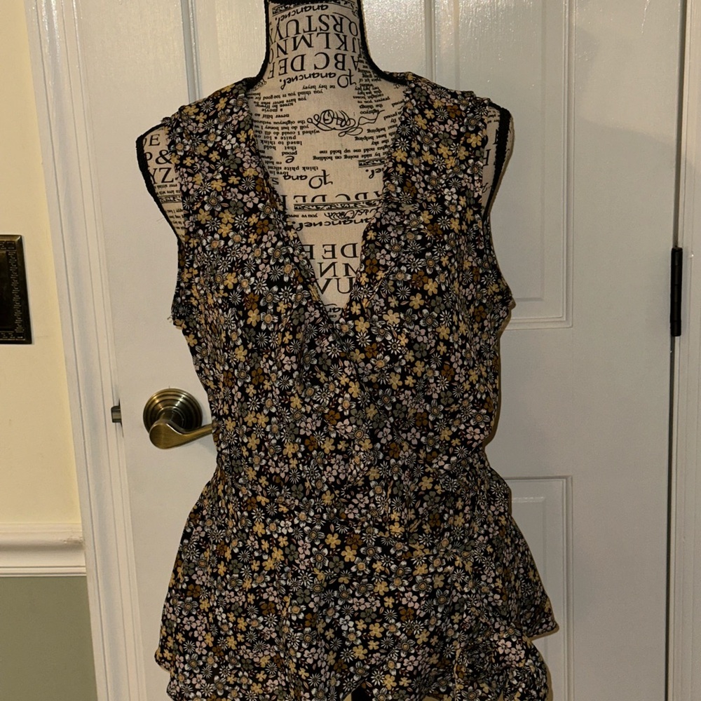 Max Studio Black and Yellow Floral Ruffled V-Neck Blouse Size L